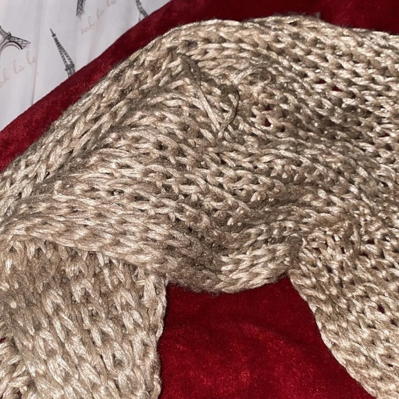 Calvin Klein gold ribbed knit scarf - Picture 9 of 17
